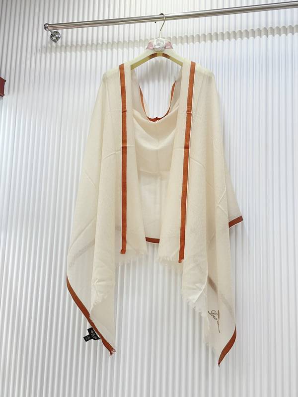 Loro Piana Scarf LPC00042 Loro Piana Scarf LPC00042